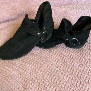 Black lightweight booties